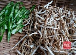 青椒茶树菇的做法图解1