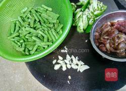 四季豆炒肉丝的做法图解1