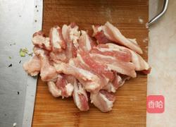 蒜薹五花肉的做法图解1