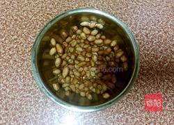 老醋花生仁的做法图解1