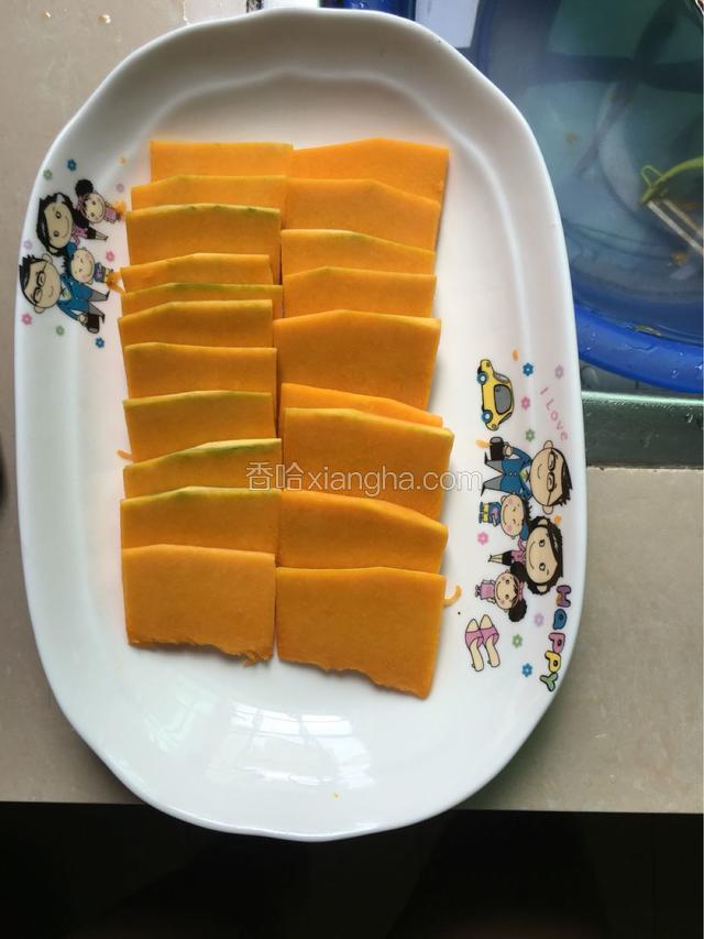 然后切好的南瓜摆盘