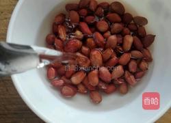 老醋花生米的做法图解2