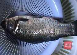 鲫鱼豆腐汤的做法图解1