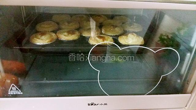 放入烤箱，220度烤25分钟，喜欢吃脆一点的，最后几分钟可以加高温度，注意观察烤箱，避免烤过头