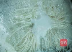 爱心早餐之鸡蛋面的做法图解1