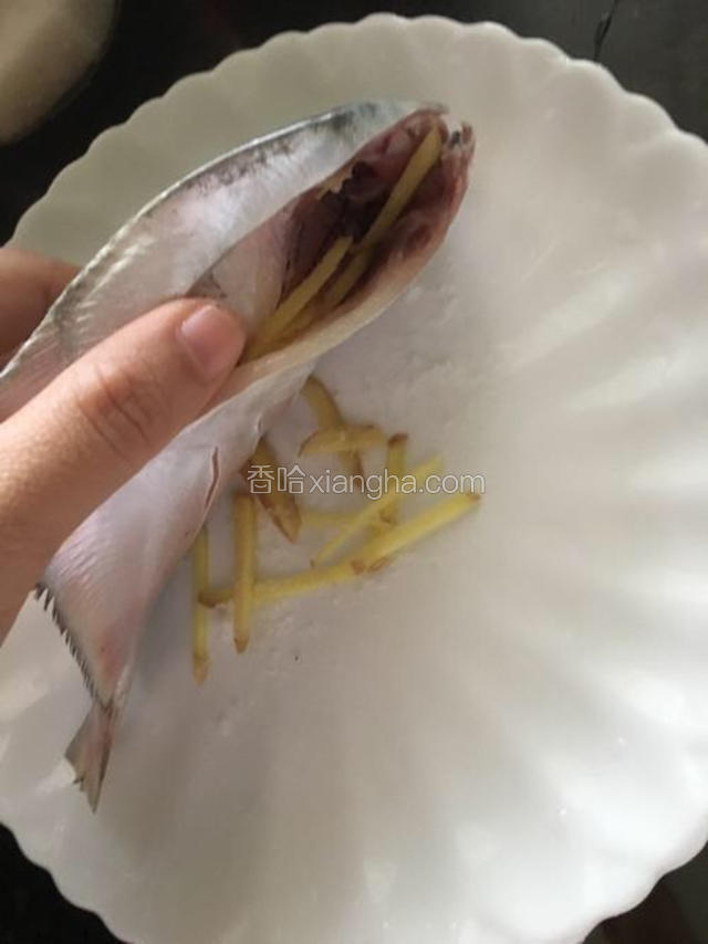 鱼底下撒点盐（看到我放姜丝的地方了吧