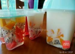 自制水果酸奶雪糕的做法图解1