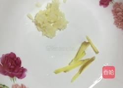 豆瓣酱炒包菜的做法图解1