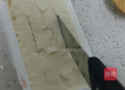 皮蛋拌豆腐的做法图解2
