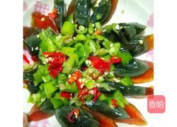 青椒拌皮蛋的做法图解4