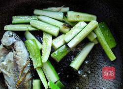 青瓜鲫鱼汤的做法图解5