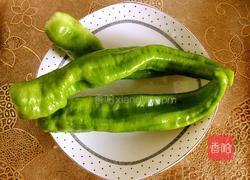 尖椒炒鸡蛋的做法图解1