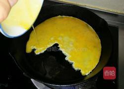 火腿肠炒鸡蛋的做法图解2