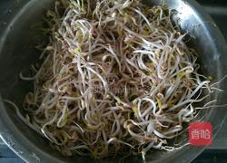 凉拌豆芽的做法图解1