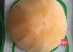 哈密瓜小汽车的做法图解1