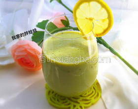 牛油果蘋果酸奶奶昔