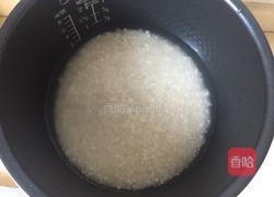 自制广式腊肠焖饭的做法图解2