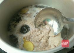 胡萝卜玉米排骨汤的做法图解4