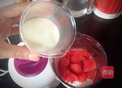 香蕉西瓜奶昔的做法图解7