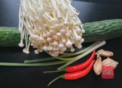 黄瓜金针菇卷的做法图解1