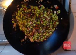 酸菜炒毛豆的做法图解5