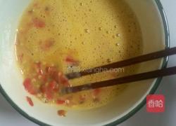 红剁椒煎鸭蛋的做法图解3