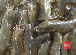 蒜蓉开边虾的做法图解1