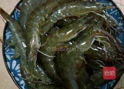 炸凤尾大虾的做法图解1