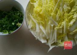 娃娃菜丸子汤的做法图解3