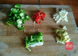 烧小鲫鱼的做法图解2