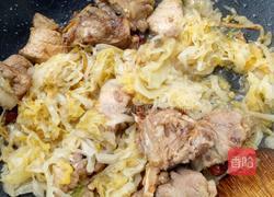 排骨炖酸菜的做法图解4