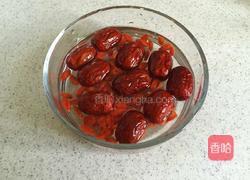 雪梨红枣枸杞银耳羹的做法图解3