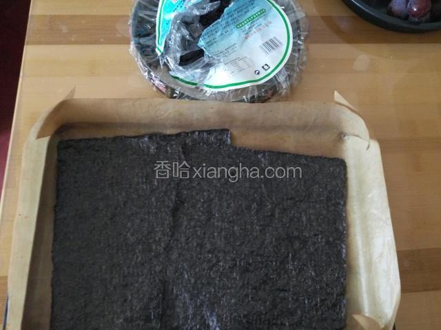 准备好紫菜片 我用的是紫菜包饭剩下的 有点返潮 正好二次利用