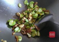 猪油渣炒蚕豆的做法图解6