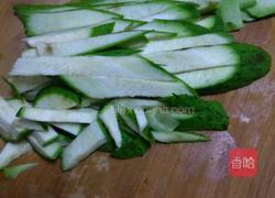 蒜香丝瓜的做法图解1
