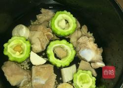 淮山苦瓜汤的做法图解3