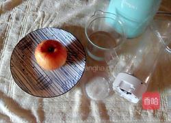 鲜榨苹果汁的做法图解1
