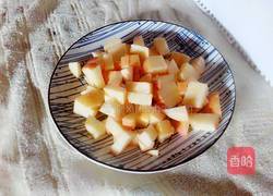 鲜榨苹果汁的做法图解2