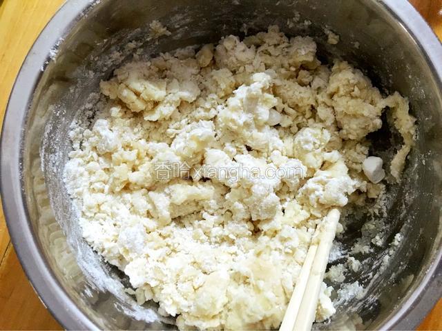 用筷子搅拌成絮状
