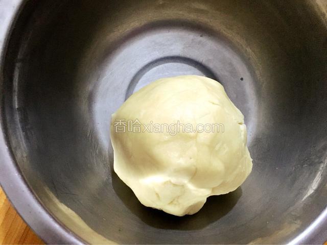 和成光滑面团备用