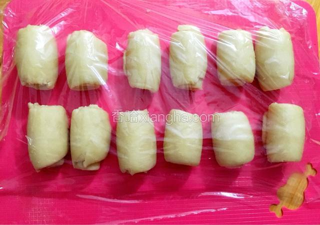 盖上保鲜膜松弛15分钟