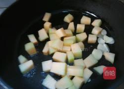 彩椒哈密瓜炒虾仁的做法图解3