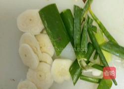 家常炖鲤鱼的做法图解1