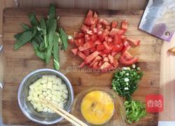 西红柿鸡蛋虾仁面的做法图解2