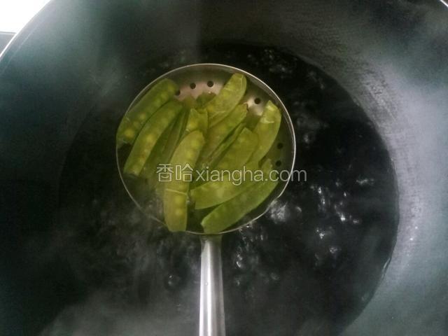 荷兰豆水焯切丁