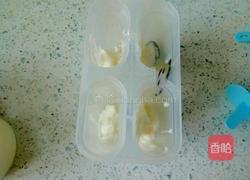 酸奶草莓酱冰棍的做法图解2