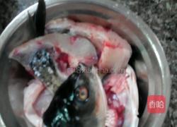 鱼头汤的做法图解1