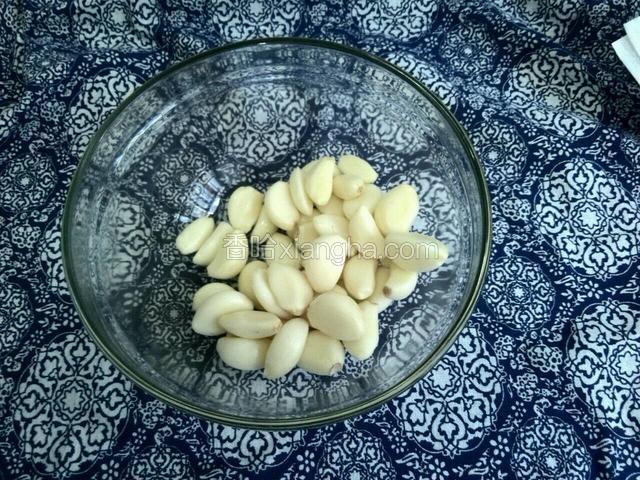 大蒜薄皮，不用洗。