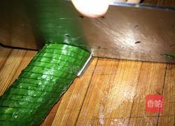蓑衣黄瓜(蛇皮黄瓜)的做法图解1