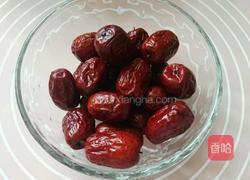 红枣桂圆银耳汤的做法图解2